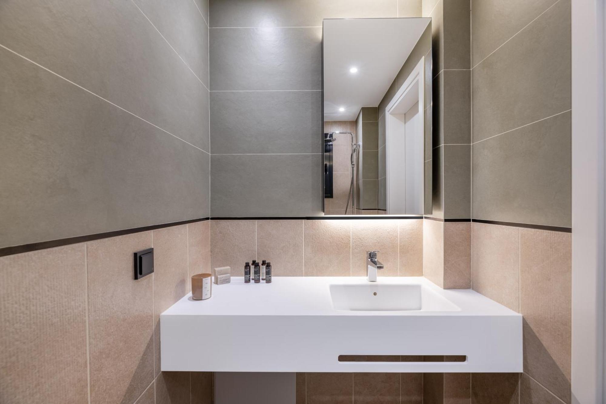 Exceptional Living Lofts By Upstreet Athen